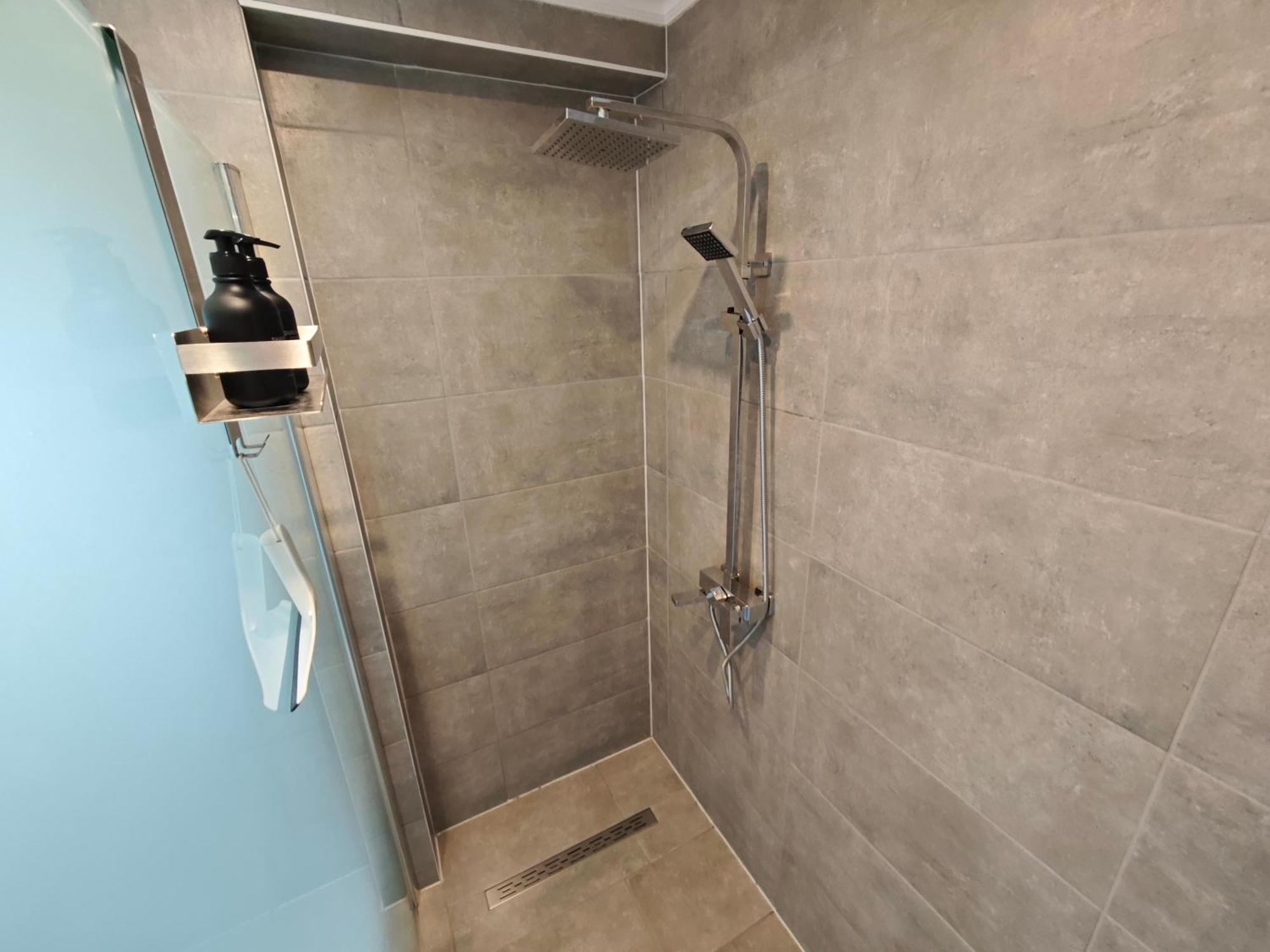Fh-Naehe: Modernes Apt Mit Balkon Hof  Bagian luar foto