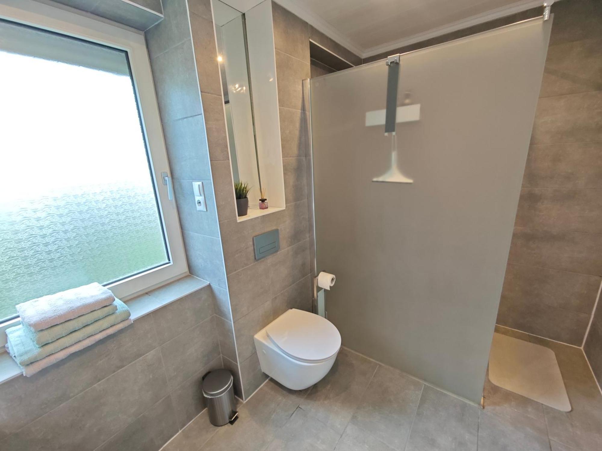 Fh-Naehe: Modernes Apt Mit Balkon Hof  Bagian luar foto